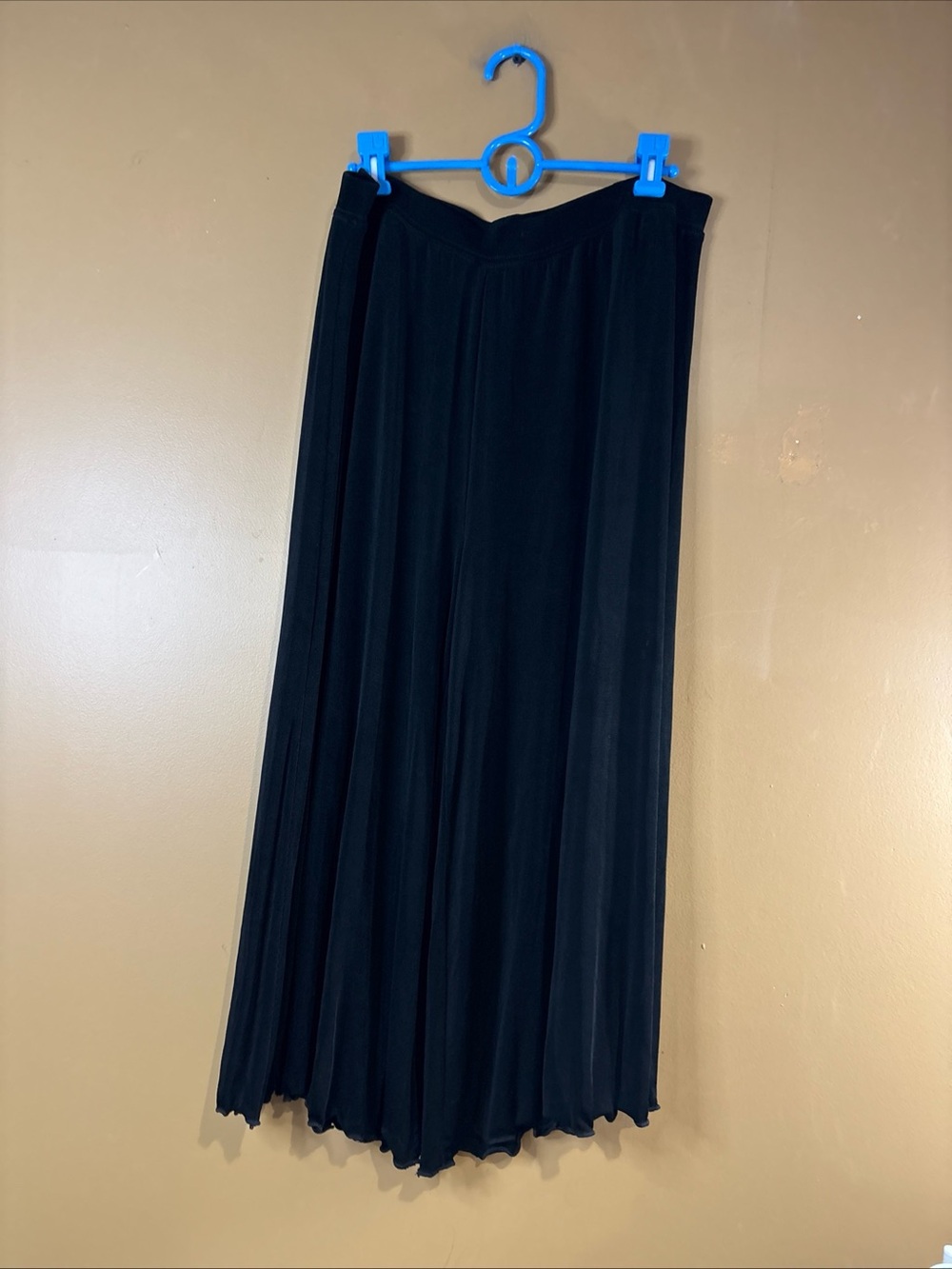 HC1019. Capris Womens Large Black Velour Straight Leg Pull On Stretch